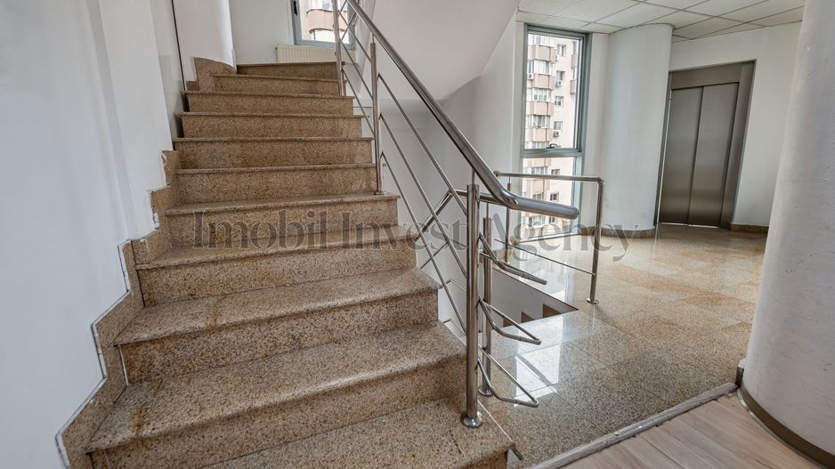 Cladire de birouri Vitan pretabilă pentru diverse afaceri. - Poză 5