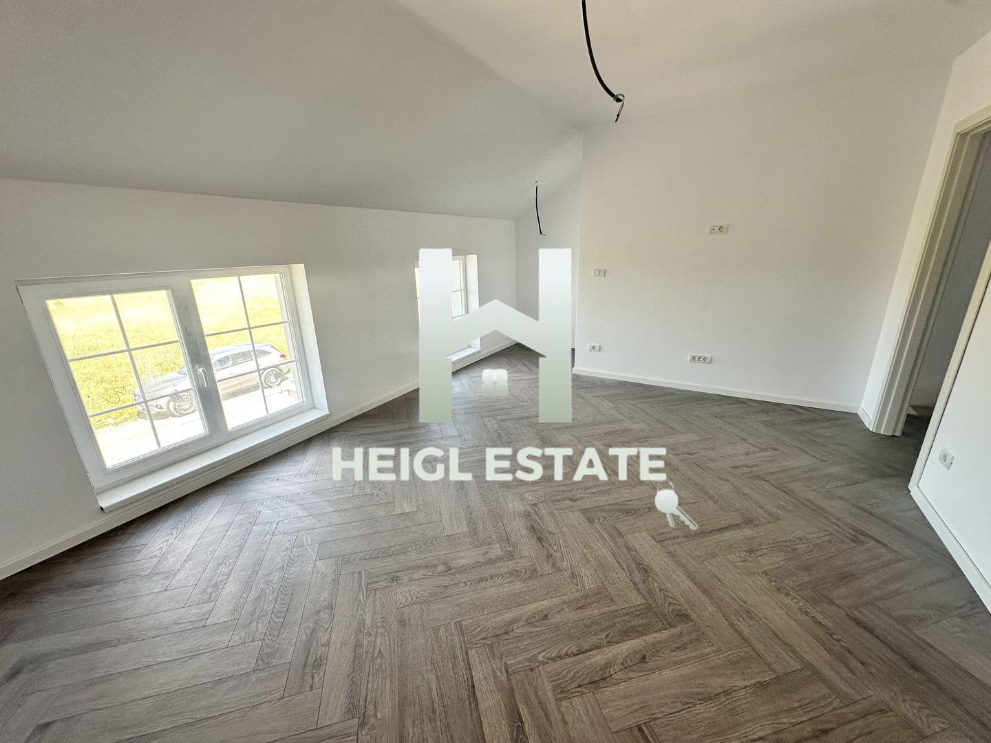 Duplex cu 4 camere separat prin camera tehnica - Poză 6