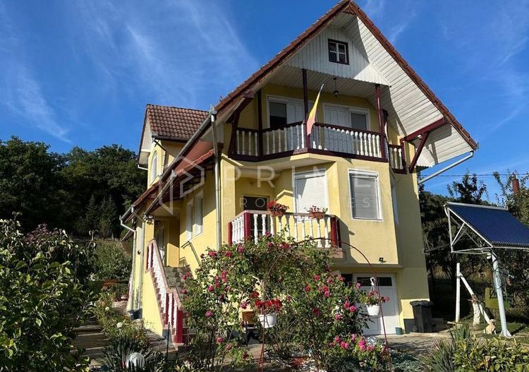 Casă spațioasă de vânzare – Corunca, zona Vatman - Poză 1