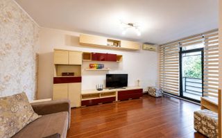 Apartament 3 camere, complet mobilat, decomandat, etaj intermediar - Poză 8