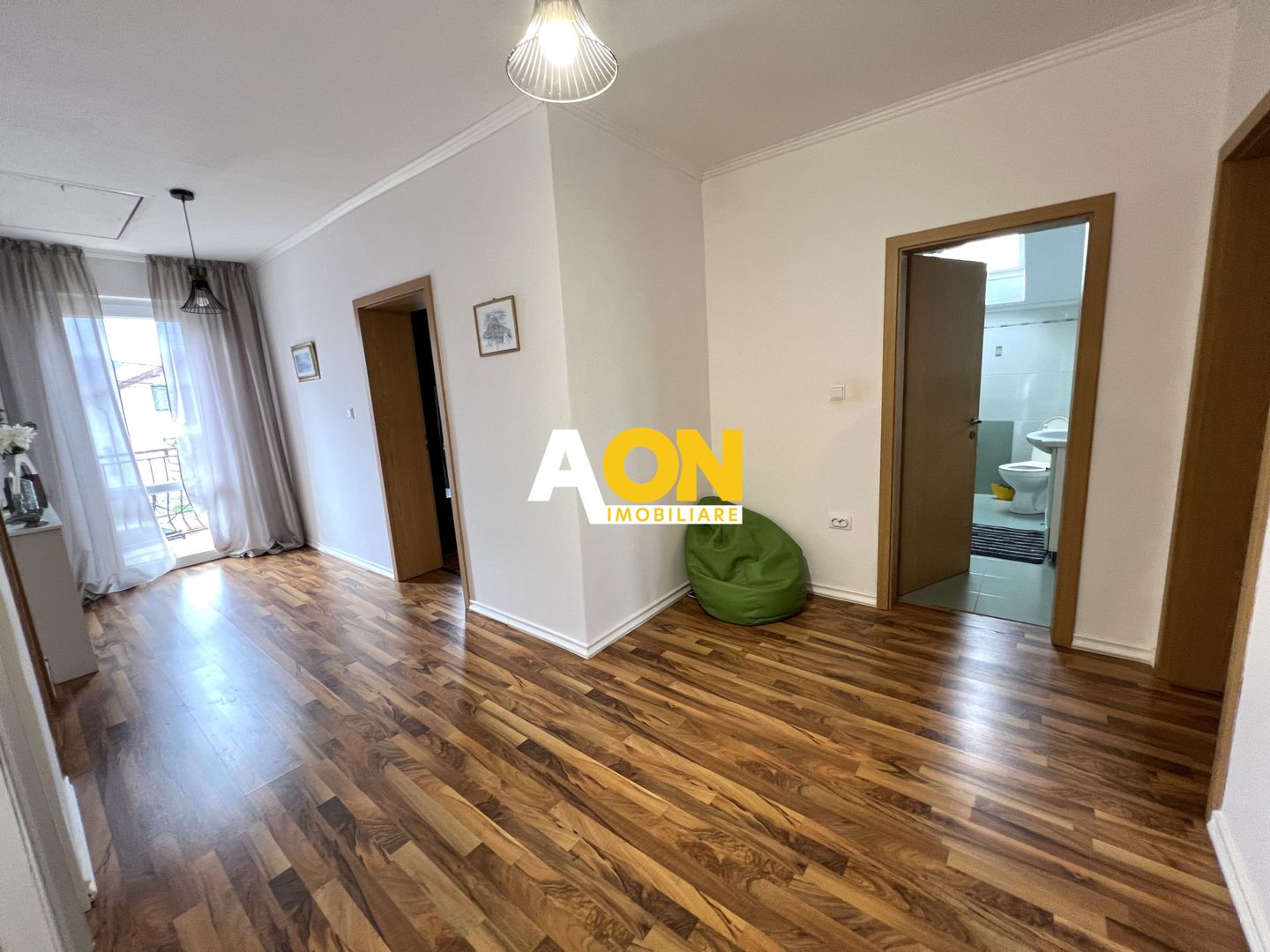 Casa de vanzare - 5 Camere, 2 Bai,  Garaj, 1000mp Teren - Poză 14