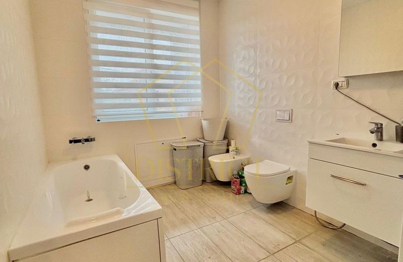Casa individuala de Lux cu 5 camere, 4 bai si dressing in Braytim la asfalt. - Poză 12