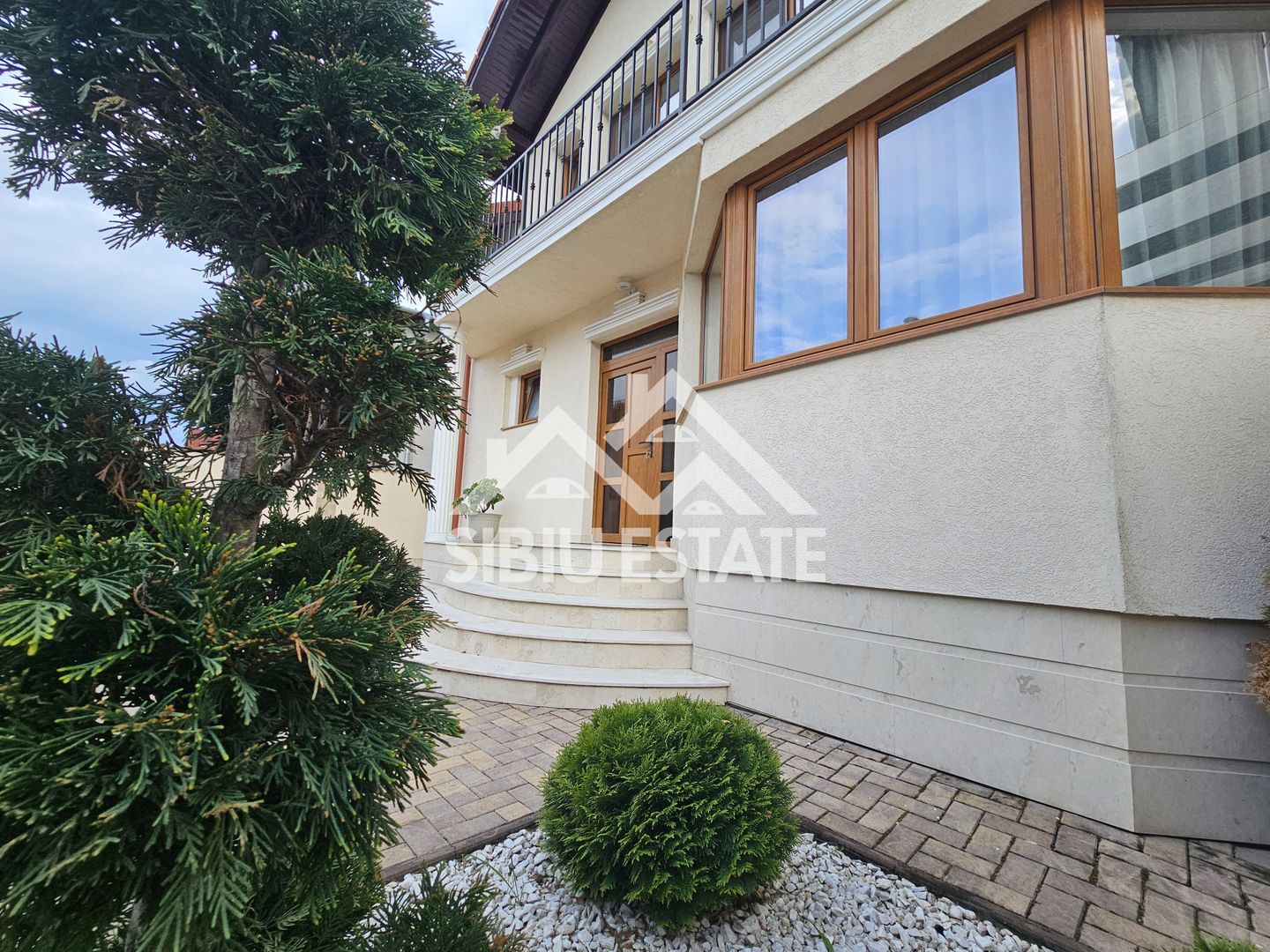 Casa 4 camere Sibiu dotari bune, pivnita, terasa - Poză 1