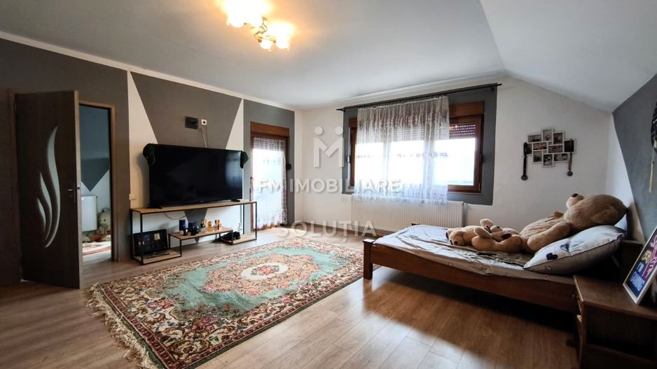 Casă de vânzare - Săsar - 4 dormitoare - teren 459 - garaj - Poză 2