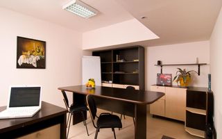 Apartament cu 5 camere de vânzare, zona Ultracentrala - Poză 4