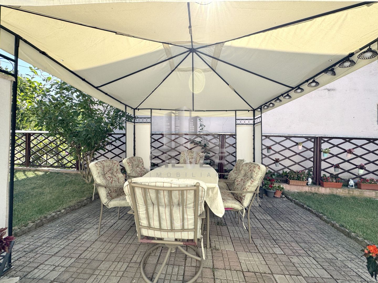 Casa cu 4 camere/teren 396mp/Garaj/Str.Stefan Augustin. - Poză 7