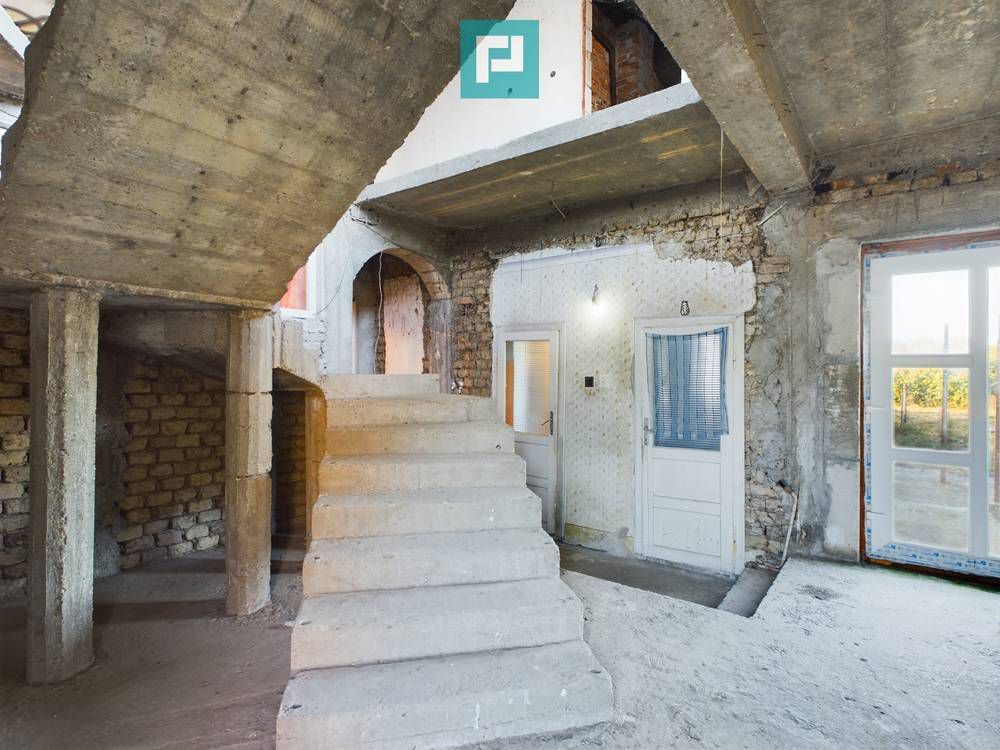 Casă/vilă cu 6 camere în Curtici - Poză 8