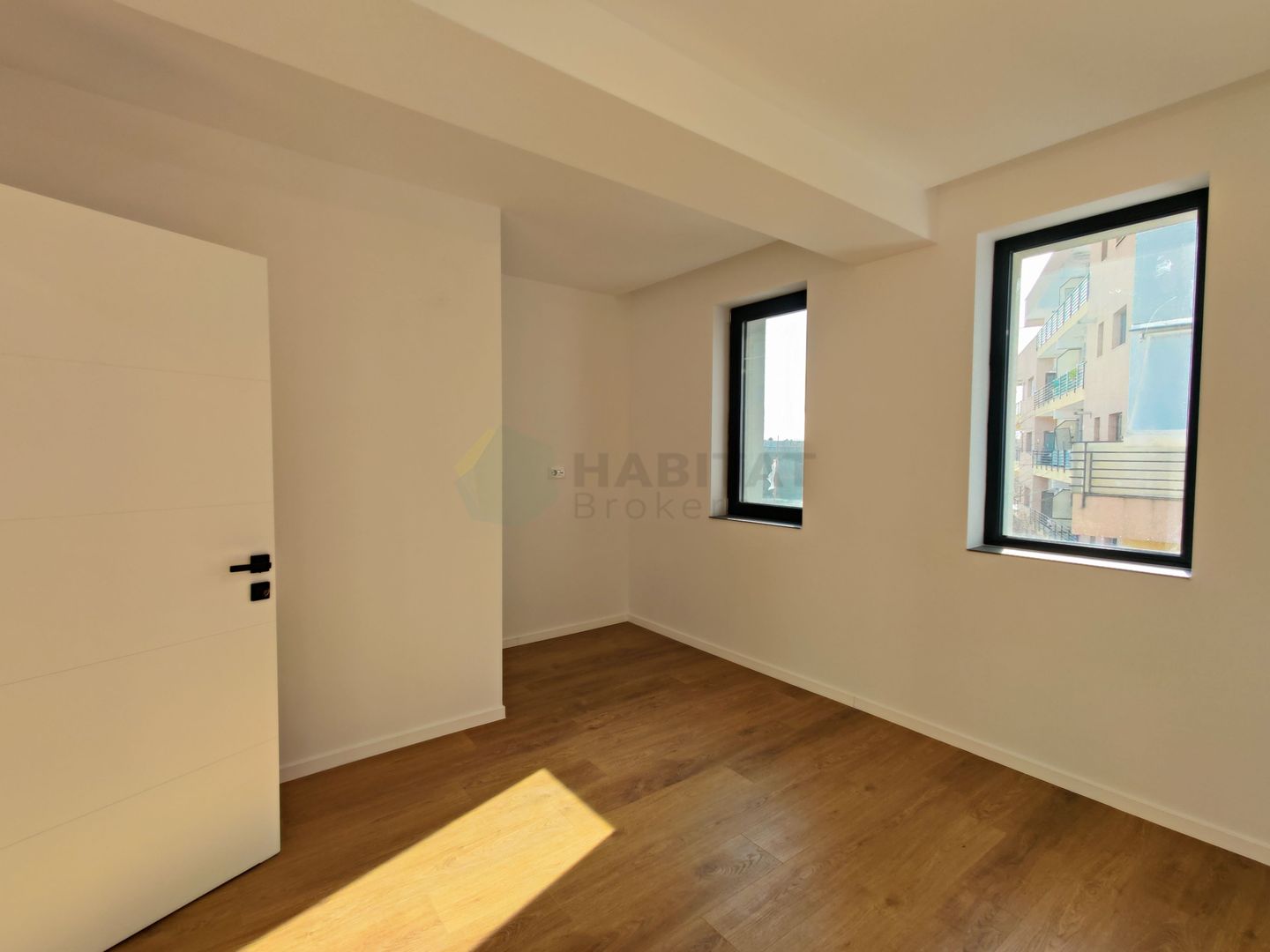 Apartament cu gradina proprie, doua locuri de parcare, gata de mutat - Poză 14