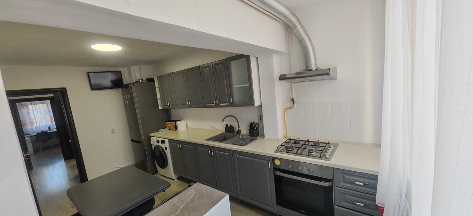 Apartament renovat 3 camere Dec 72 mp Dacia 131999 euro - Poză 1