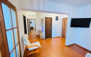 Închiriez apartament 3 camere ultracentral - Poză 1