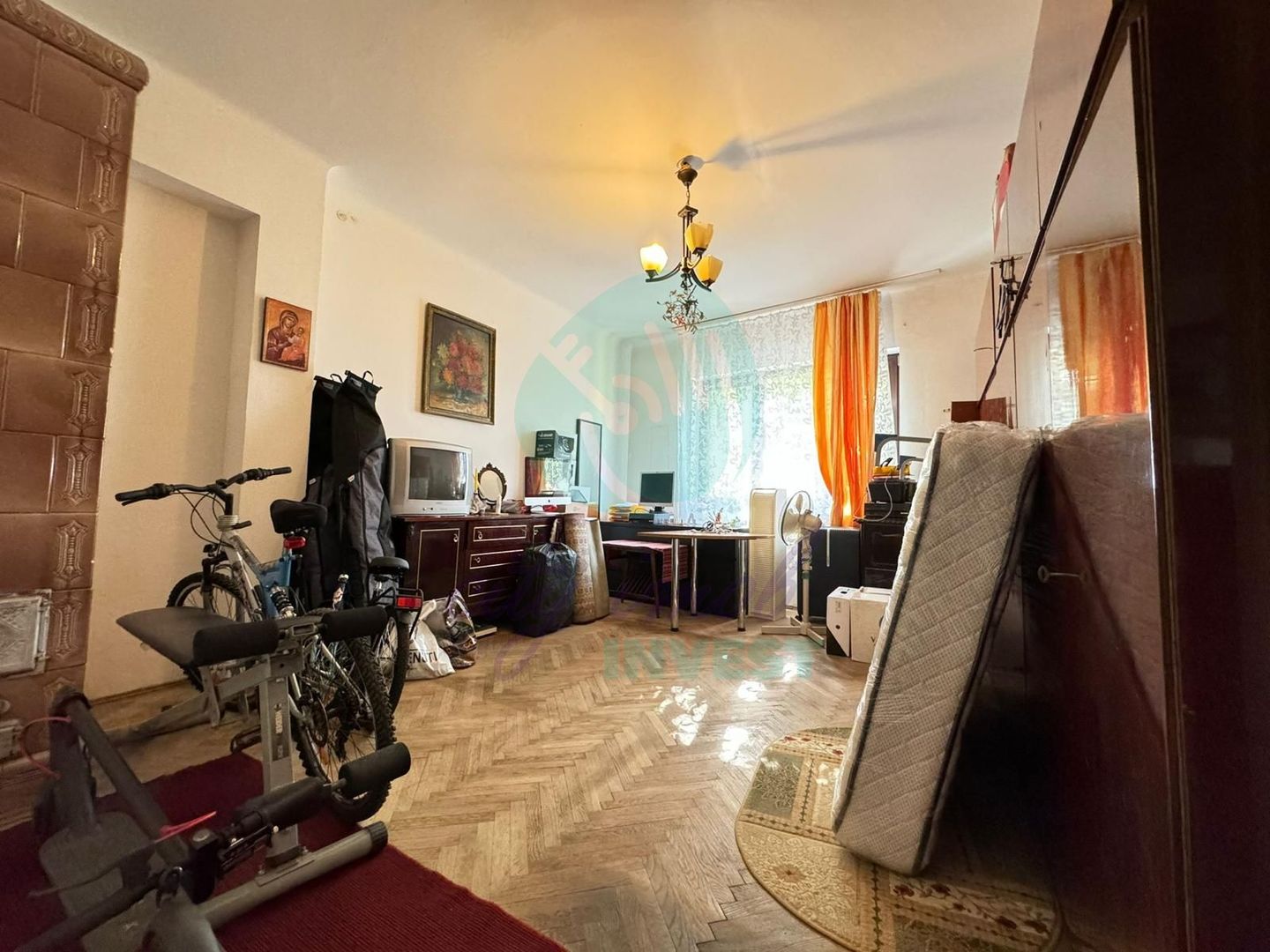 Apartament spatios cu 4 camere - Poză 1