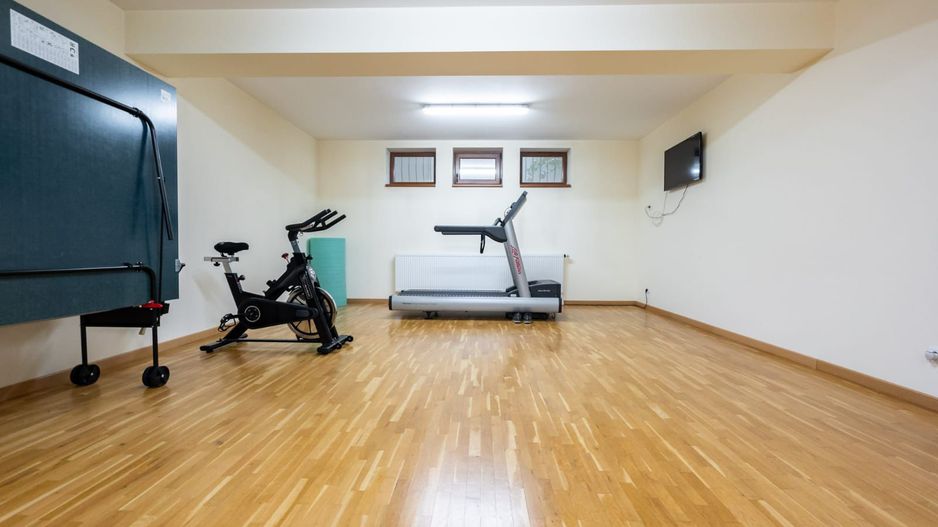 Vilă premium 11 camere | Dămăroaia | saună | fitness | teren 1.000mp - Poză 15