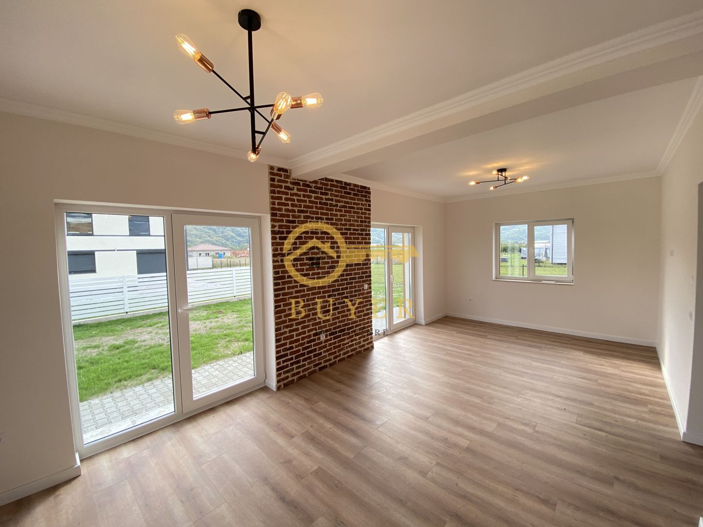 Casa intabulata, finisata LA CHEIE- Talmaciu, zona cu peisaj superb - Poză 5