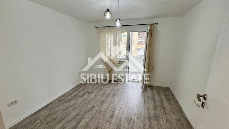 Apartament 4 camere renovat, 79 mp cu logie, Vasile Aaron, Sibiu - Poză 5
