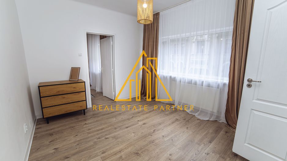 Apartament 4 camere renovat, central, ideal rezidențial sau activitate business - Poză 4