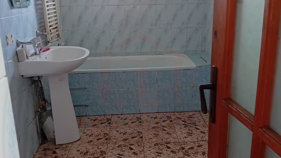 PROPRIETATE P+P1 CU 10 CAMERE – DE ÎNCHIRIAT SAU DE VÂNZARE - Poză 4