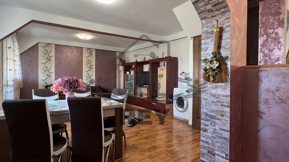 De vanzare- Apartament 3 camere str Luptei - Poză 10