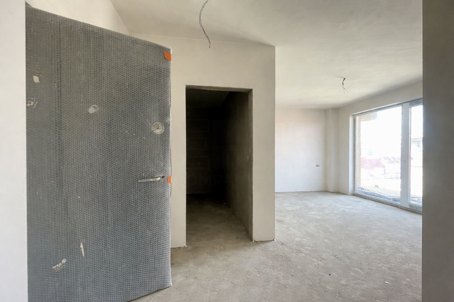 APARTAMENT 1 CAMERA | 37 MP | LIFT | PARCARE| ZONA LINISTITA RADAUTI - Poză 1