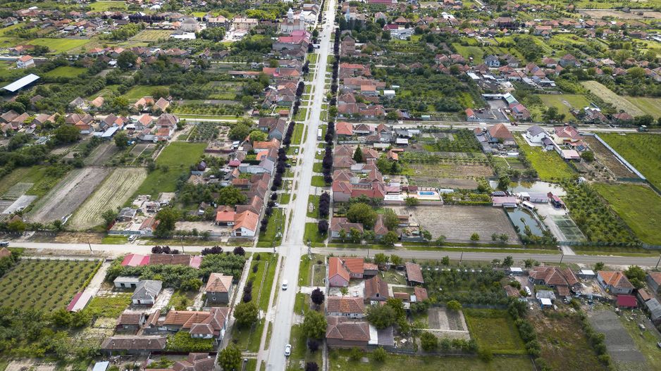 Teren intravilan in comuna Cermei - Poză 10