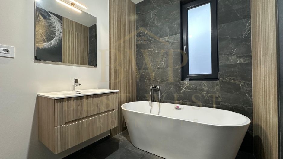 Duplex 1/2 4 camere, 3 băi, la strada principală Mosnita Veche - Poză 9