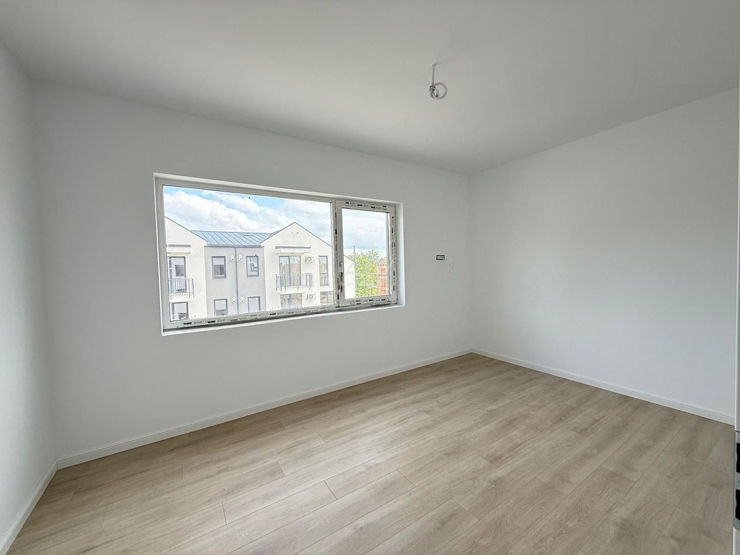 Bloc finalizat. Lift. Loc de parcare. - Poză 6
