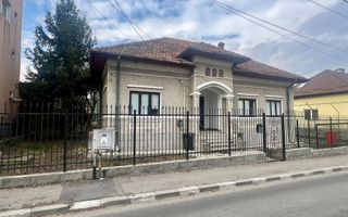 Casa Centru/ 4 camere / teren 920mp - Poză 1