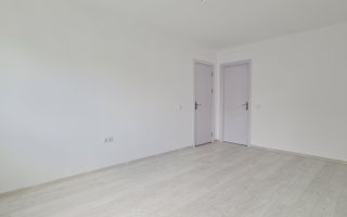 Casa 4 camere (nemobilata, neutilata) cartier Izvor Tarlungeni Brasov - Poză 3
