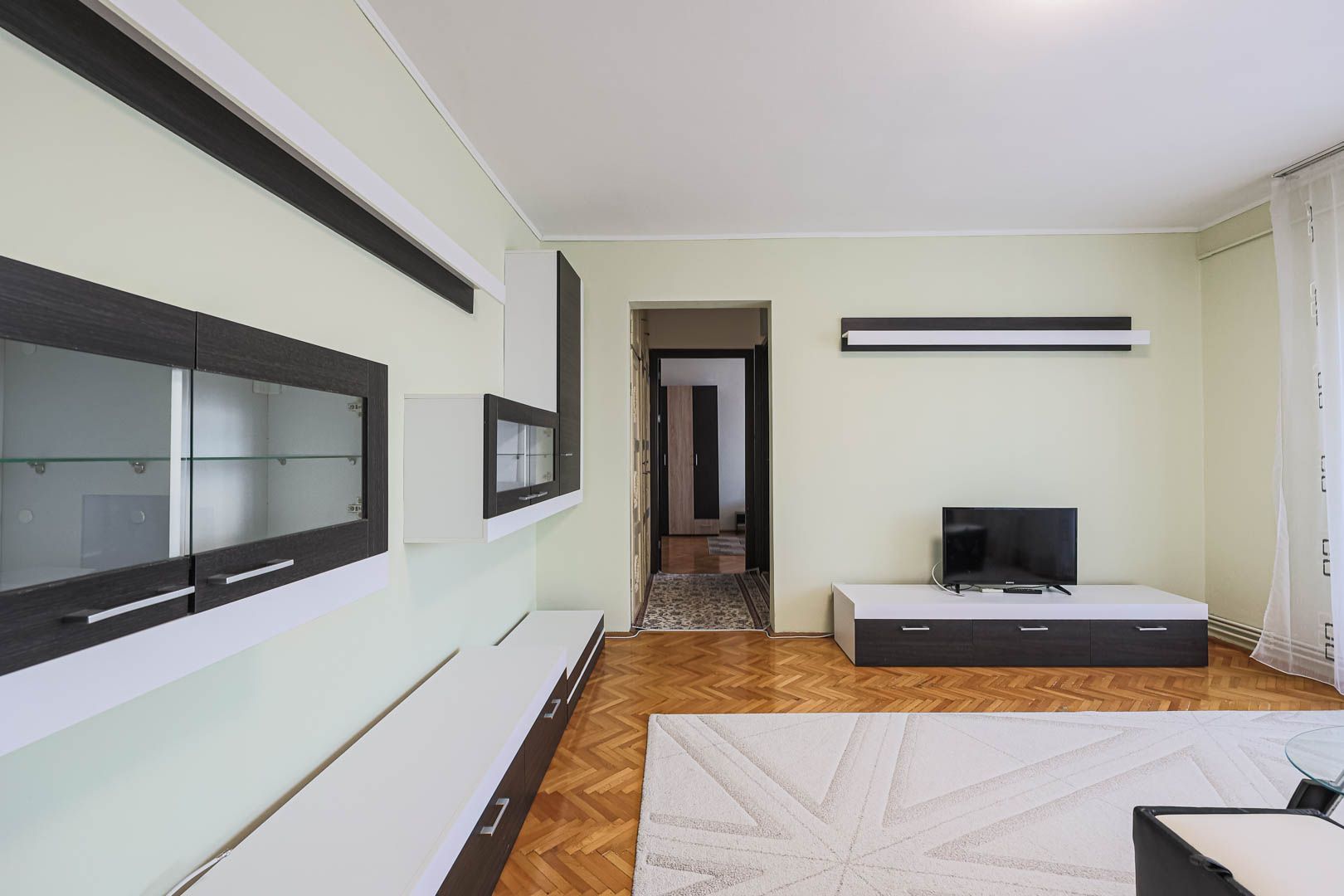 Proprietate rezervată Apartament cu 2 camere la cheie, situat central - Poză 6