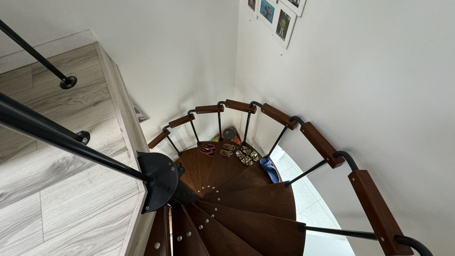 Casa pe aleea pietonala, vis-a-vis de Ceasul Electric - Poză 8