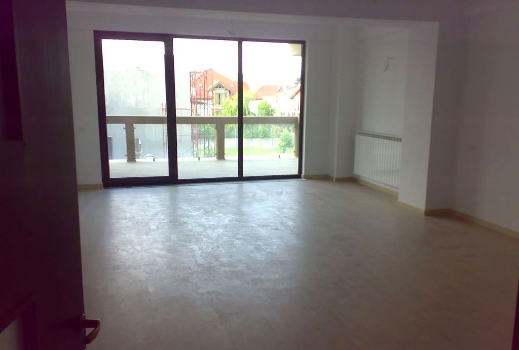 De vanzare apartament 3 camere| Voluntari |spatios cu vedere la padure - Poză 1