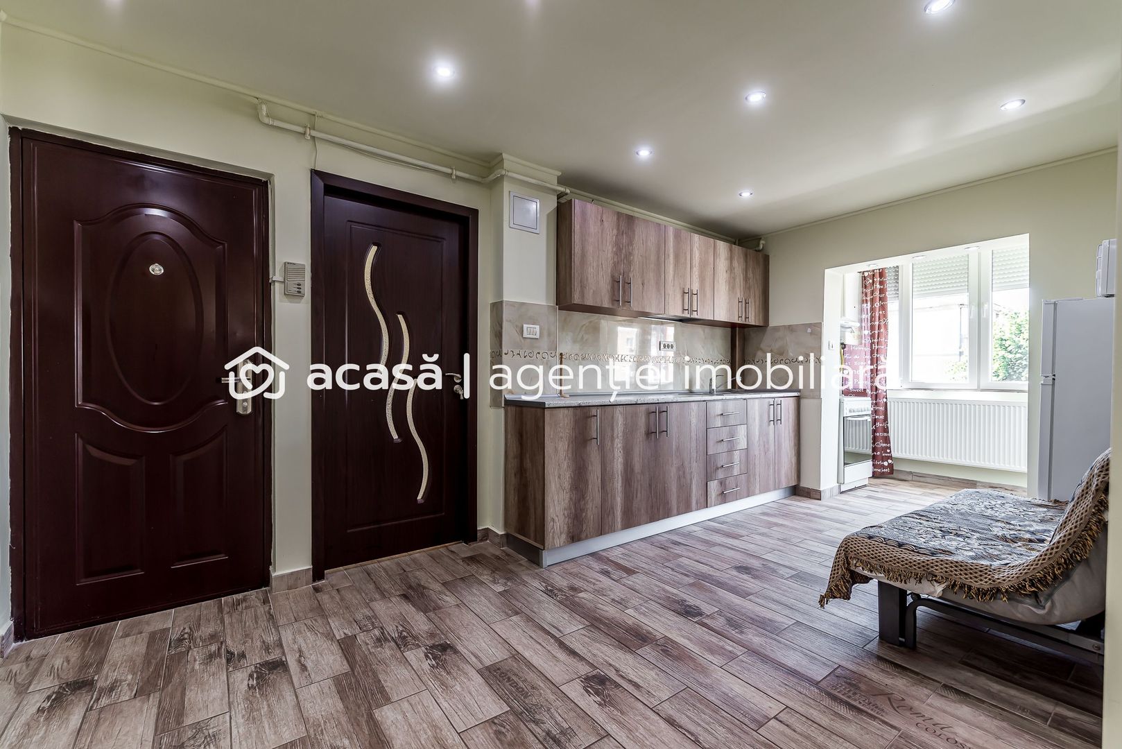 Ap 2 camere decomandat, renovat, 2 balcoane. Cartier Alfa Arad - Poză 7