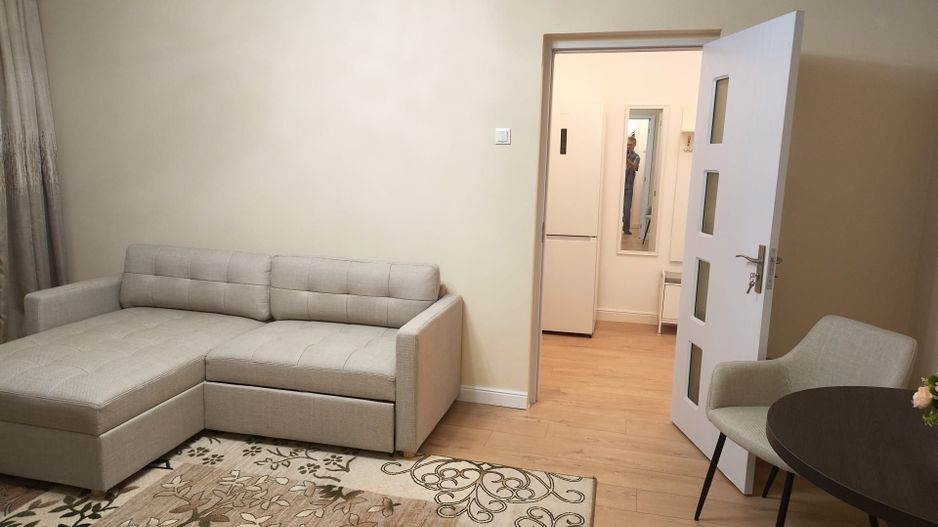 AP. 2 CAMERE- PIATA SUDULUI, BUCATARIE INCHISA, MOBILAT MODERN - Poză 2