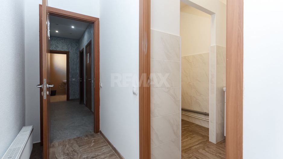 Vanzare oficiu in centru orasului - Poză 9