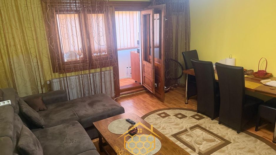 Apartament cu 2 camere transformat in 3 -  spatios - cartier Rovine - Poză 2