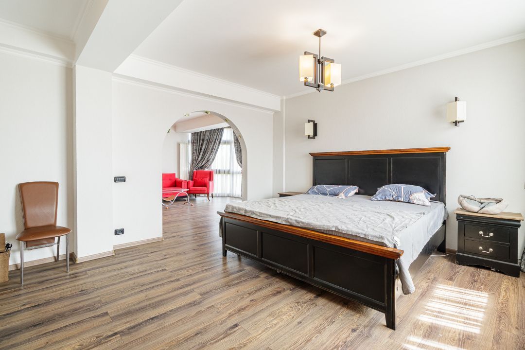 Vila impresionata 550mp util, 300mp teren - Poză 3
