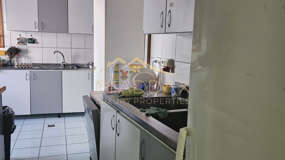 Pensiune 10 camere cu restaurant // teren 900 mp // Moieciu de Jos - Poză 22