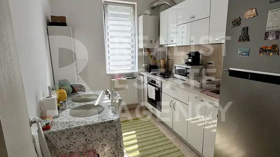 Vânzare, apartament cu 2 camere în zona Drumul Taberei - Poză 2