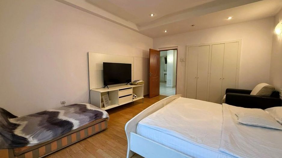 Apartament 3 camere Universitate 80mp - Poză 3