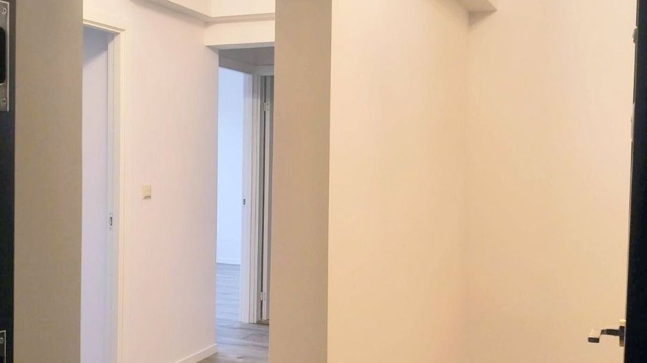 De vanzare apartament cu 2 camere, port, parter, 75.000 euro - Poză 6