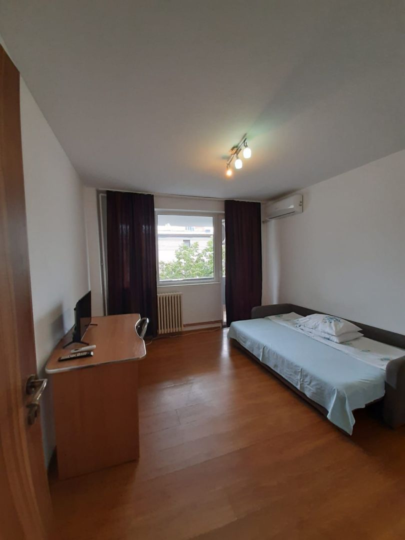 Apartament cu 3 camere - Centru/Piata 700 - Poză 7