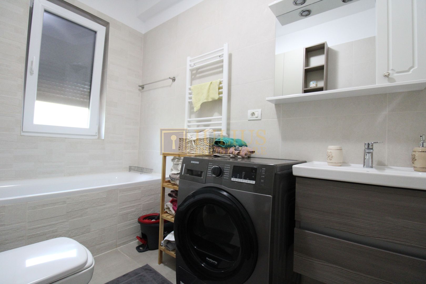 Gradina si terasa + debara; 3 camere mobilate la superlativ. - Poză 16