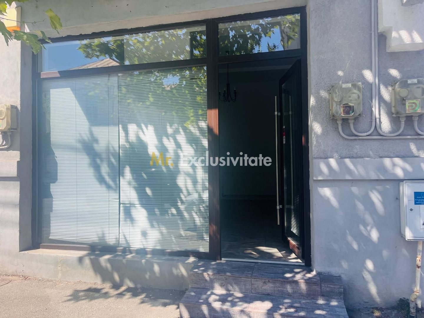 Spatiu stradal, central, cu vad comercial si vizibilitate excelenta - Poză 5