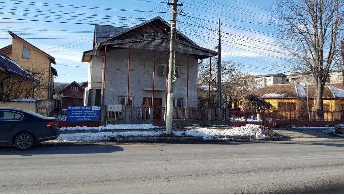 Casa si spatiu comercial Pucioasa - Poză 1