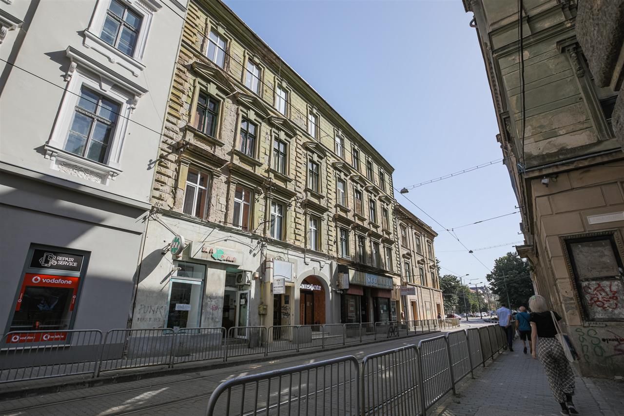 Sub mantia arhitecturala istorica a Cetatii Timisoarei, Spatiu comercial - Poză 28