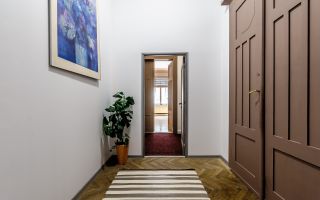 Apartament ULTRACENTRAL cu 3 camere, la cheie, renovat recent - Poză 7