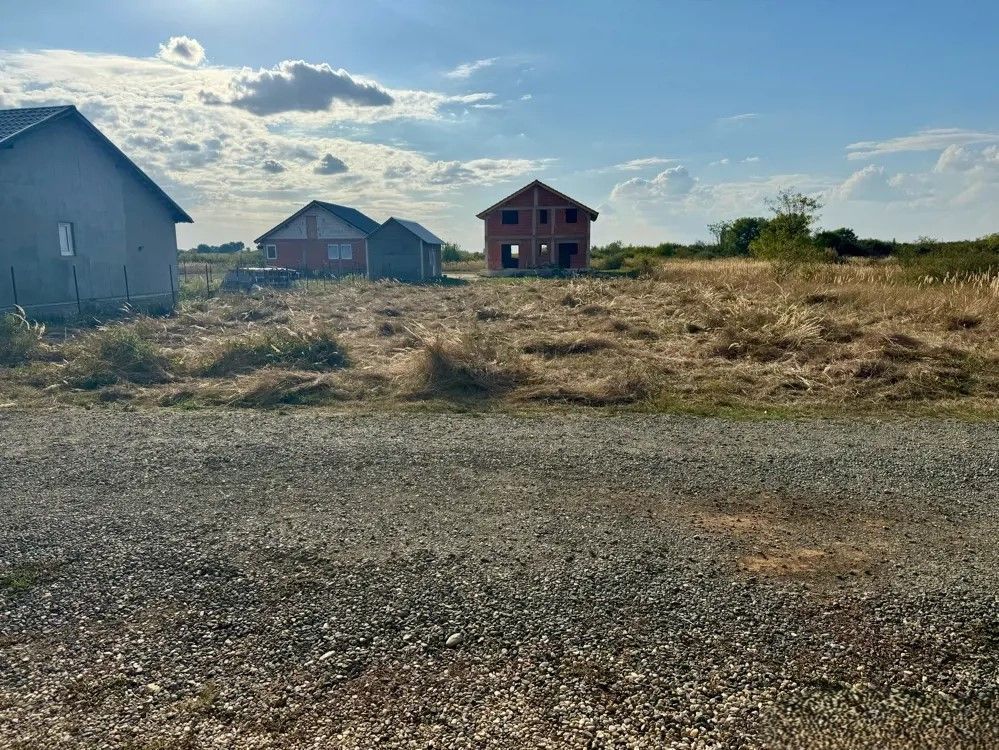 COMISION 0 | Teren intravilan | 700 mp | Sag - Poză 2