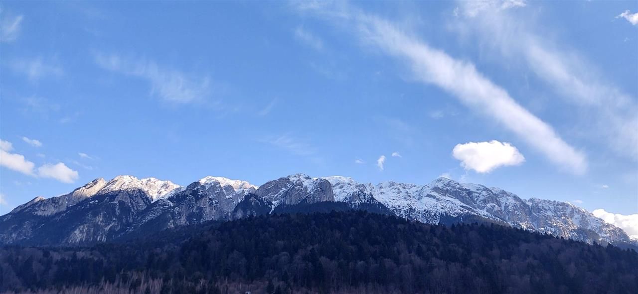 O noua poveste in fiecare zi,dezvaluita de pesiajul mirifc catre Piatra Craiului - Poză 4