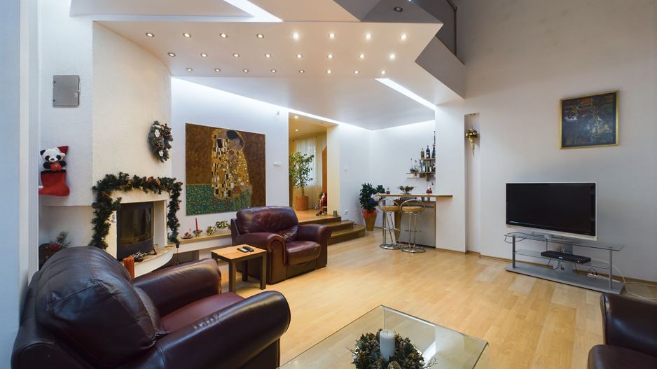 Casă situată Central în Dumbrăvița - Poză 7