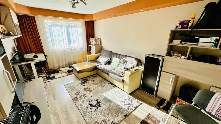 Nicolina 1 - Apartament cu 3 Camere Decomandat - Bloc 1981 - Poză 2