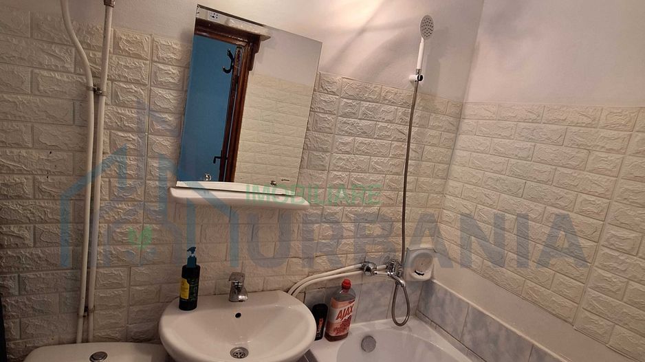 Inchiriez camera zona Jumbo - Poză 2